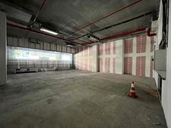 Middle Road (D7), Retail #610490551